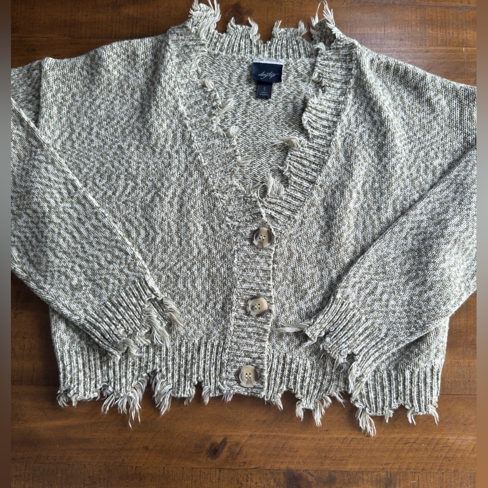 Daytrip adorable warm sweater cardigan button up raw edge size s‎ NWOT